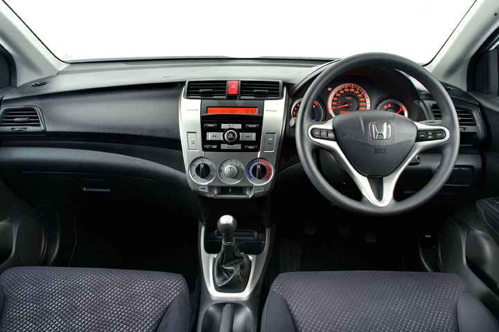 2011 Honda Ballade interior view