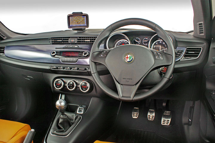 2011 Alfa Romeo Giulietta 125 kW interior view
